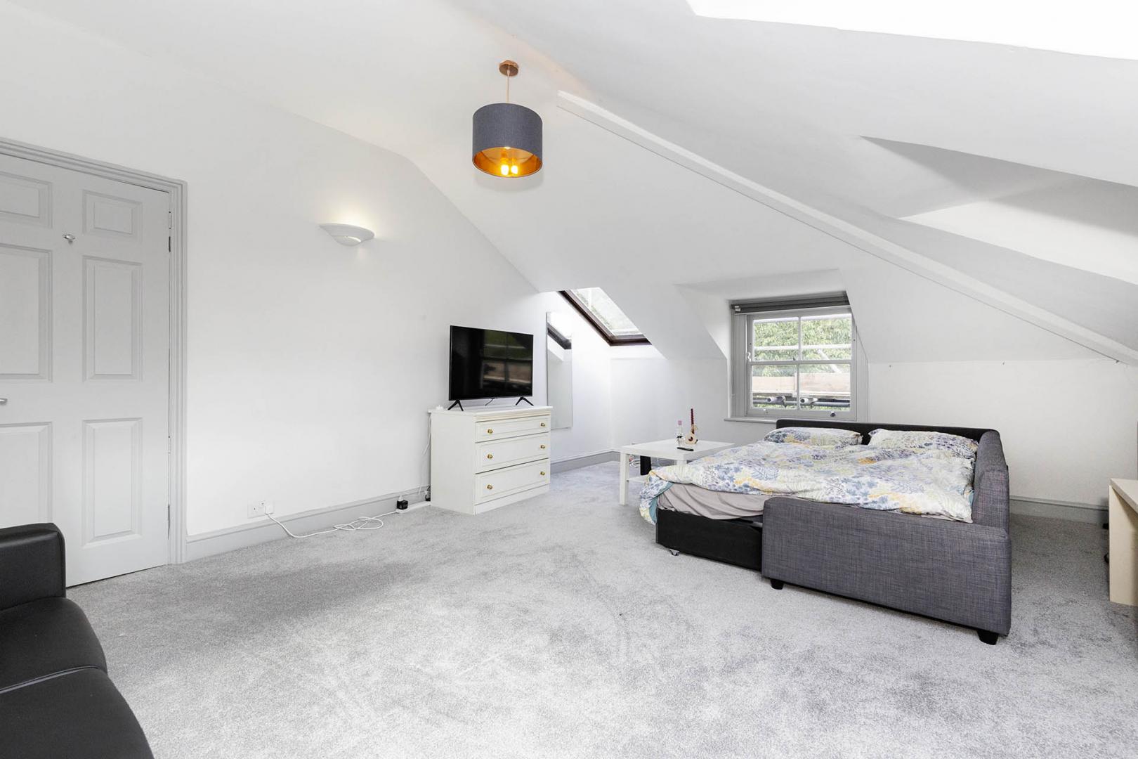 			3 Bedroom, 1 bath, 1 reception Flat			 Mowbray Road, KILBURN